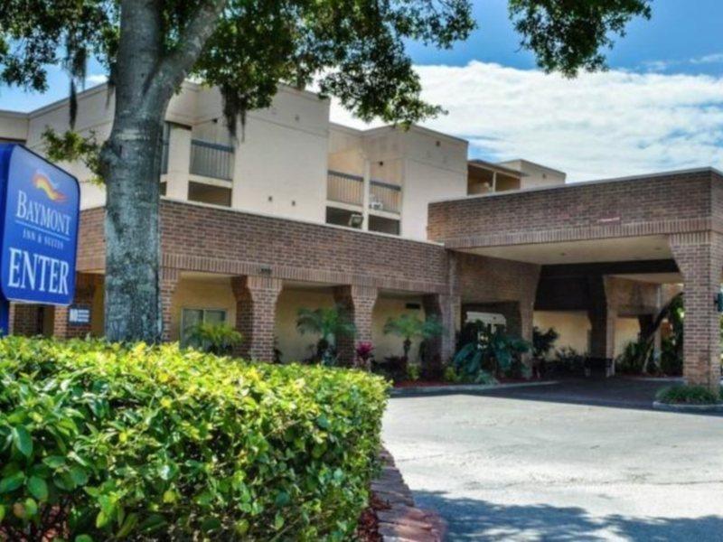 Baymont By Wyndham Tampa Near Busch Gardens Hotel Exterior foto