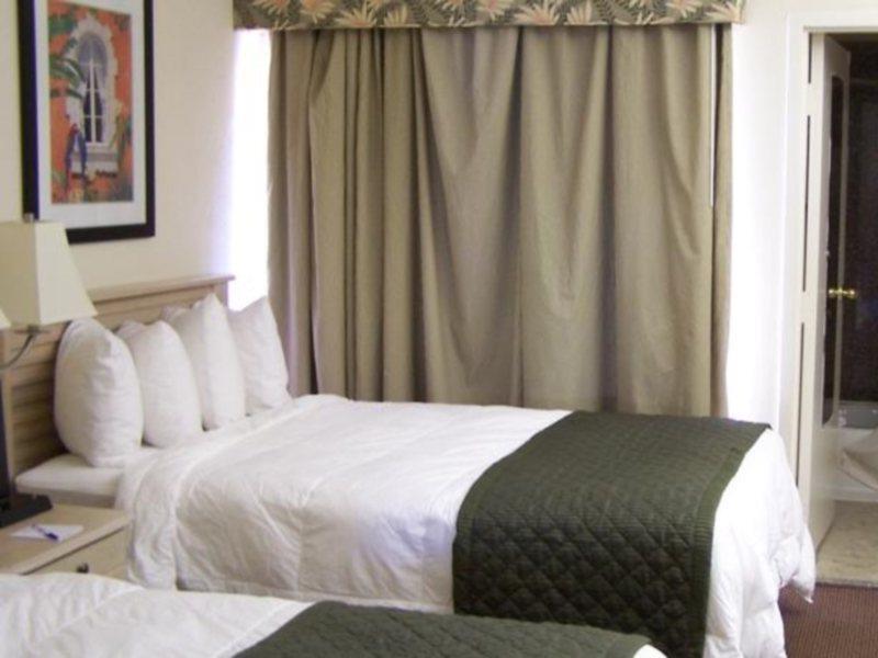 Baymont By Wyndham Tampa Near Busch Gardens Hotel Exterior foto